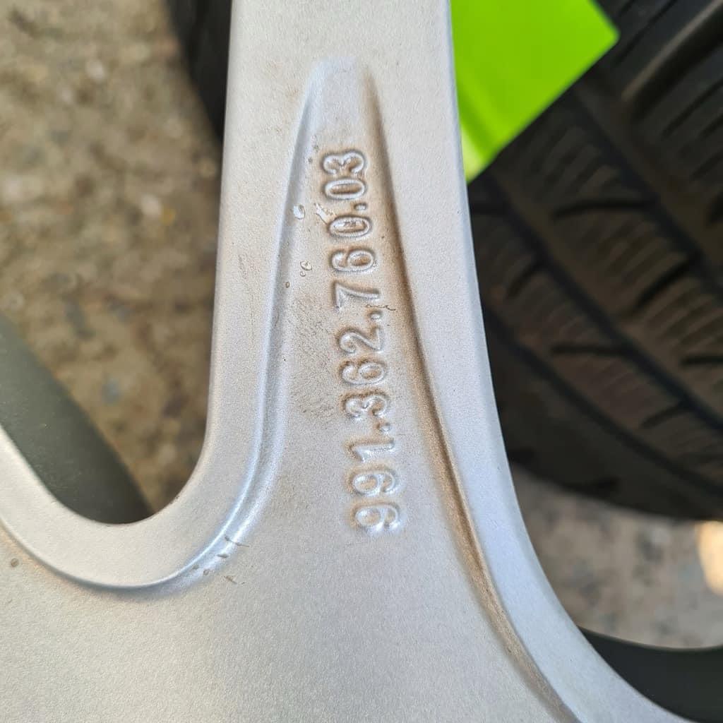 A set of four original 19-inch rims with tires - Image 2