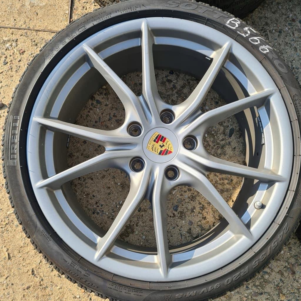 A set of four original 19-inch rims with tires - Image 3