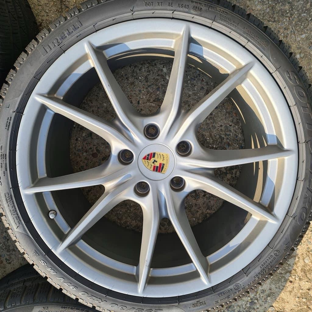 A set of four original 19-inch rims with tires - Image 5