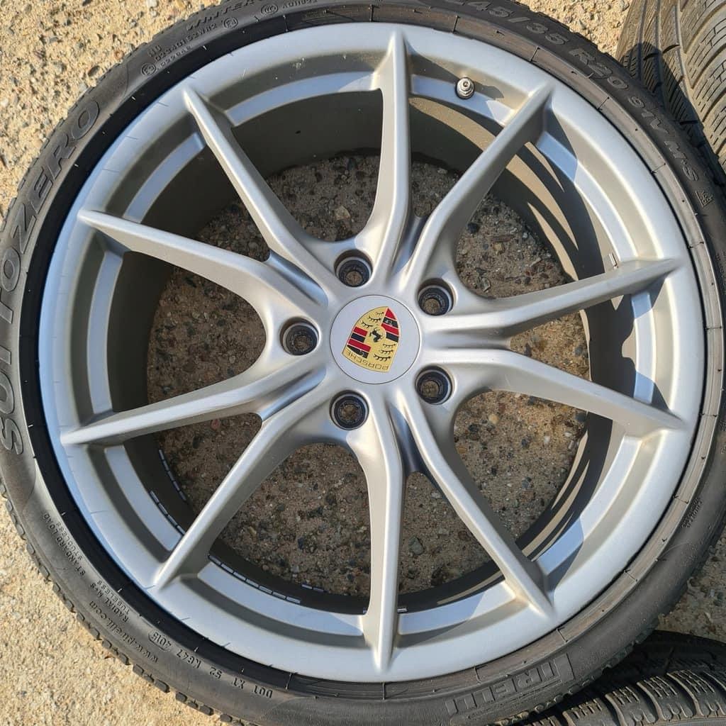 A set of four original 19-inch rims with tires - Image 6