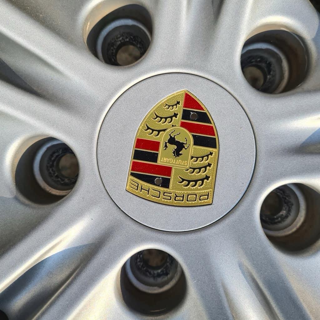 A set of four original 19-inch rims with tires - Image 7