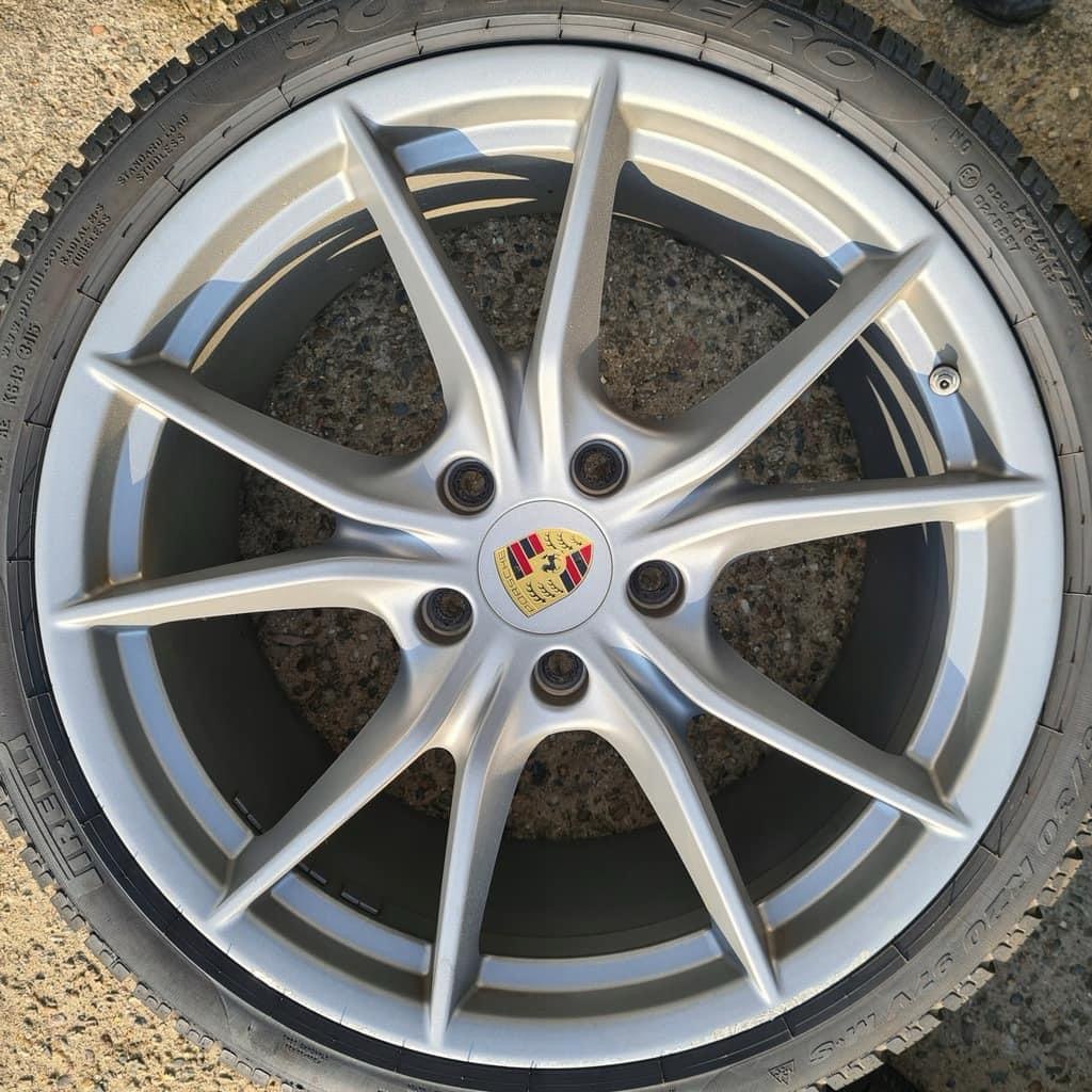 A set of four original 19-inch rims with tires - Image 10