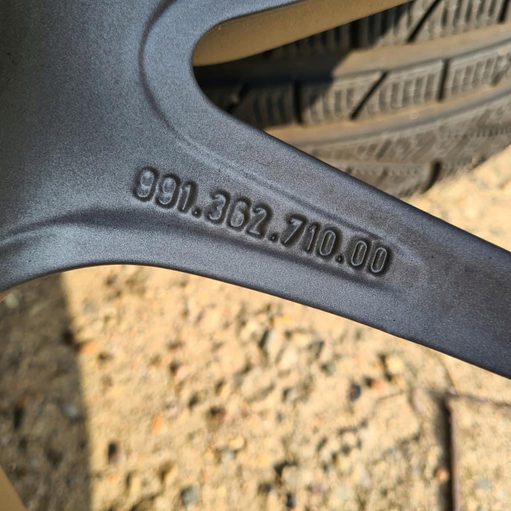 A set of four original 19-inch rims with tires - Image 12