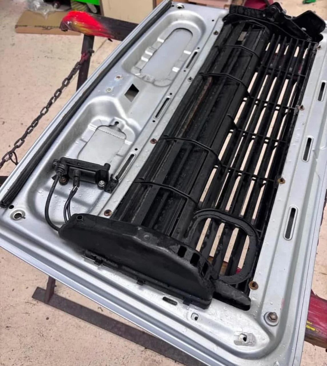 993 911 carrera engine cover - Image 4